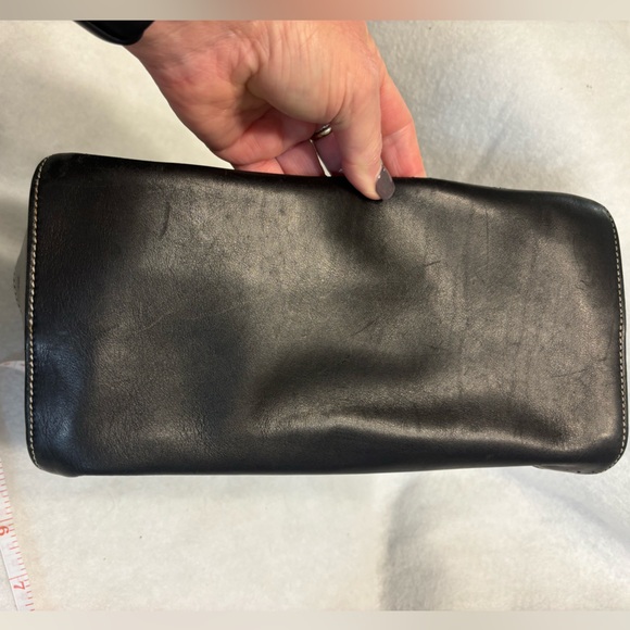 COACH Vintage Hamptons Classic Black Leather Purse Pre-loved - Picture 16 of 16